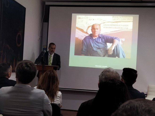 Libro de Cesar Manrique